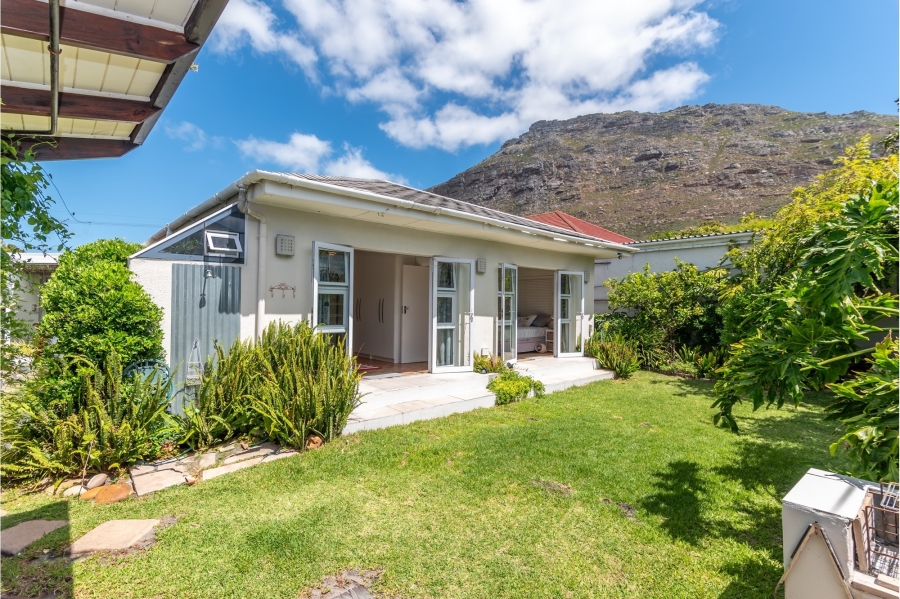 To Let 4 Bedroom Property for Rent in Lakeside Western Cape